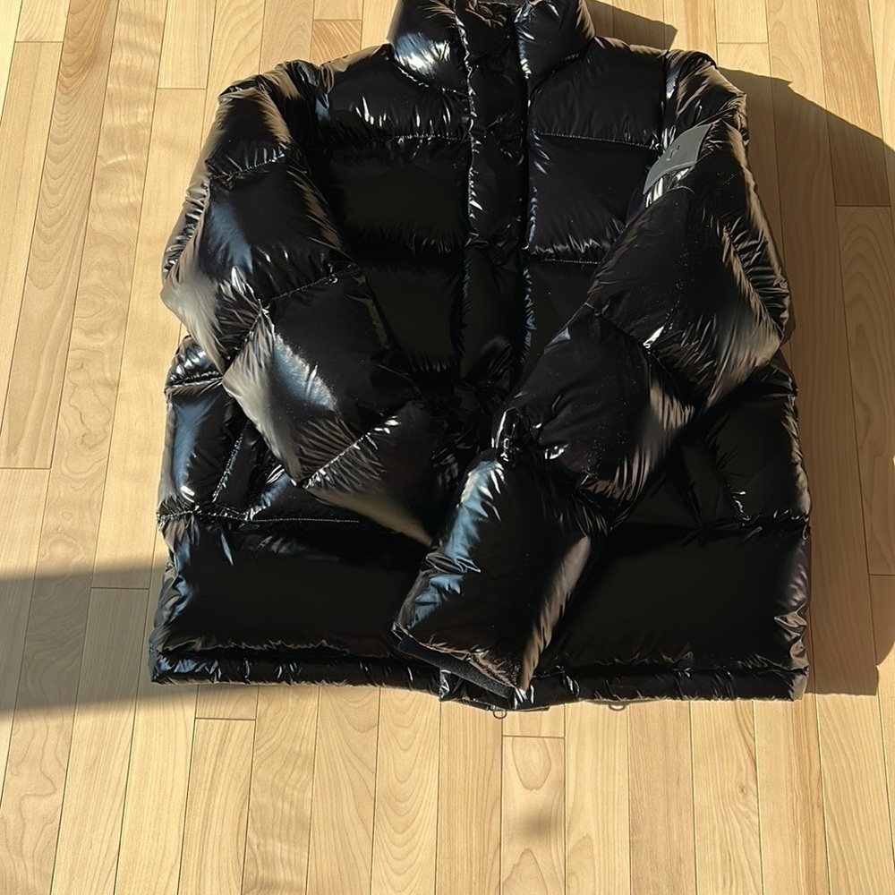 Peak Performance puffer jacket, black xl converts to a vest!